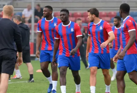 Crystal Palace segura Sarr e Mateta, apesar do assédio do mercado