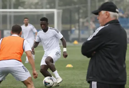 Vinicius Jr indica permanência no Real Madrid e esfria o assédio do Arsenal