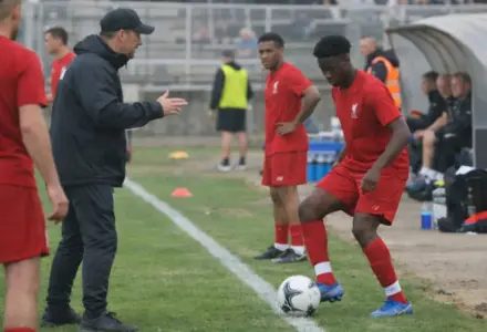 Rio Ngumoha ganha status de possível sensação no Liverpool