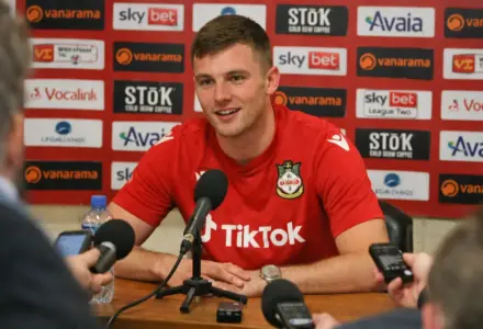 Wrexham encaminha a contratação de Anthony Patterson por valor recorde