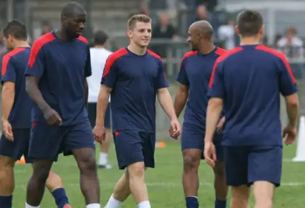 PSG oficializa Lucas Digne e reforça a lateral esquerda para a nova temporada