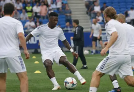 Mourinho revela conselho direto que ajudou a segurar Vinicius Junior no Real Madrid