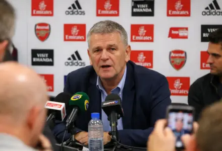 Arsenal estreia como favorito e divide opiniões entre ex-jogadores na corrida pelo título