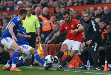 Bruno Fernandes empata para o Manchester United e recoloca o time no jogo contra o Ipswich