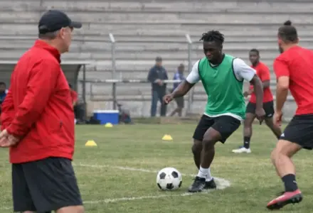 AS Monaco observa Eric Junior Bocat para reforçar a lateral esquerda