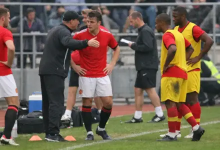 Manchester United acelera por Louis Page e tenta vencer Arsenal na disputa