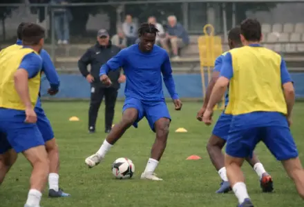 Nicolas Jackson quer ficar no Chelsea e ignora pressão de Aston Villa