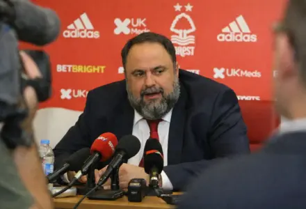 Marinakis leva Crystal Palace à Justiça por faixa polêmica