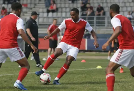 Príncipe William aprova chegada de Ezri Konsa ao Arsenal