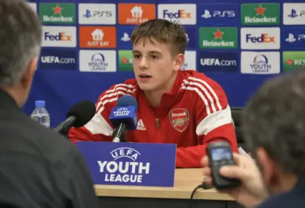 Max Dowman volta aos holofotes em noite histórica do Arsenal na Youth League
