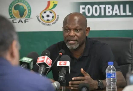 Charles Akonnor cobra reação do Gor Mahia após queda pesada para o Pyramids FC
