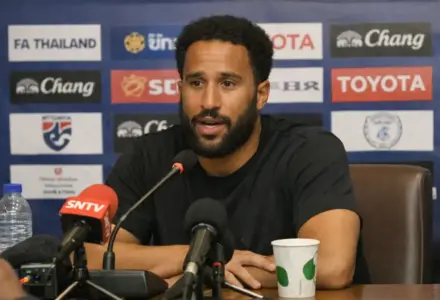 Andros Townsend chama de “assustador” acidente com rolo em jogo na Tailândia