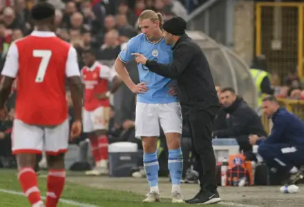 Arsenal segue forte na briga pelo título e ganha leitura franca de Haaland