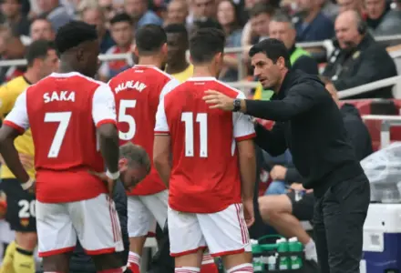 VAR volta a cercar o Arsenal em início perfeito na Premier League