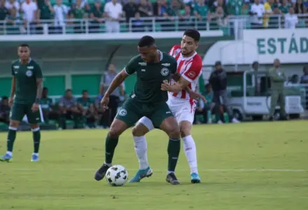 Goiás empata com o Náutico e desperdiça chance de encostar no G6