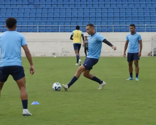 Carlos Vinícius entra no radar do Vasco enquanto futuro no Grêmio segue em aberto