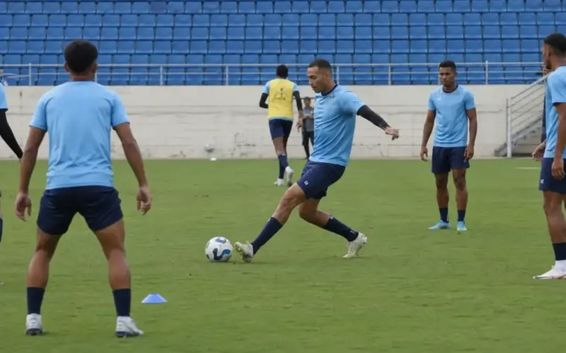 Carlos Vinícius entra no radar do Vasco enquanto futuro no Grêmio segue em aberto