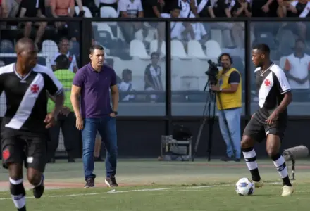 Vasco supera o Corinthians em São Januário e vence por 3 a 2