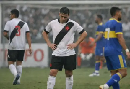 Pedrinho reage à possibilidade de Vasco x Boca sair do Maracanã