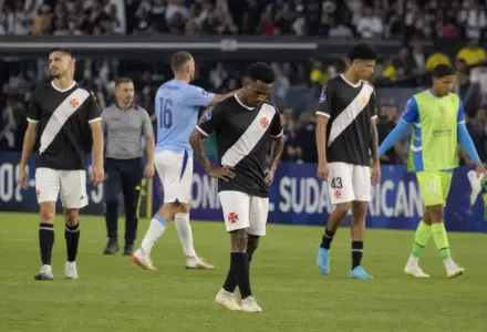Romero provoca Thiago Mendes após eliminação do Vasco na Sul-Americana