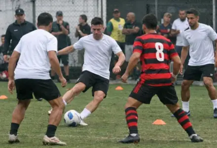 Jorginho critica arbitragem após empate entre Santos e Flamengo