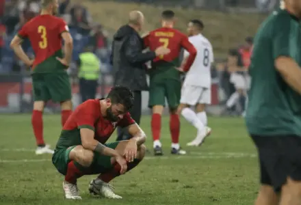 Bruno Fernandes tenta esfriar crise e defende respeito a Cristiano Ronaldo