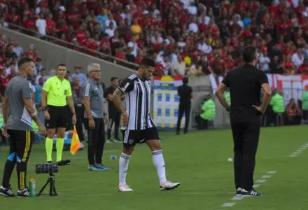 Atlético-MG aposta em plano arriscado, mas cai no fim no Maracanã