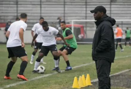 Seedorf leva ao Corinthians uma história rara na Champions League